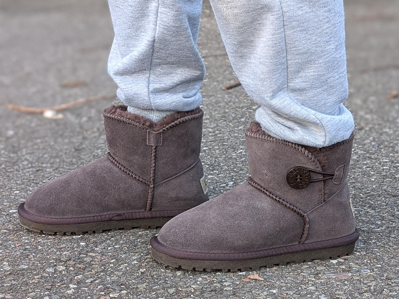 How to Find the Right Kids’ Sheepskin Shoe Size Online Without Guesswork: A Parent-Friendly Guide to Measuring Feet, Comparing UGG Sizes, Checking Fit, and Choosing Winter Boots