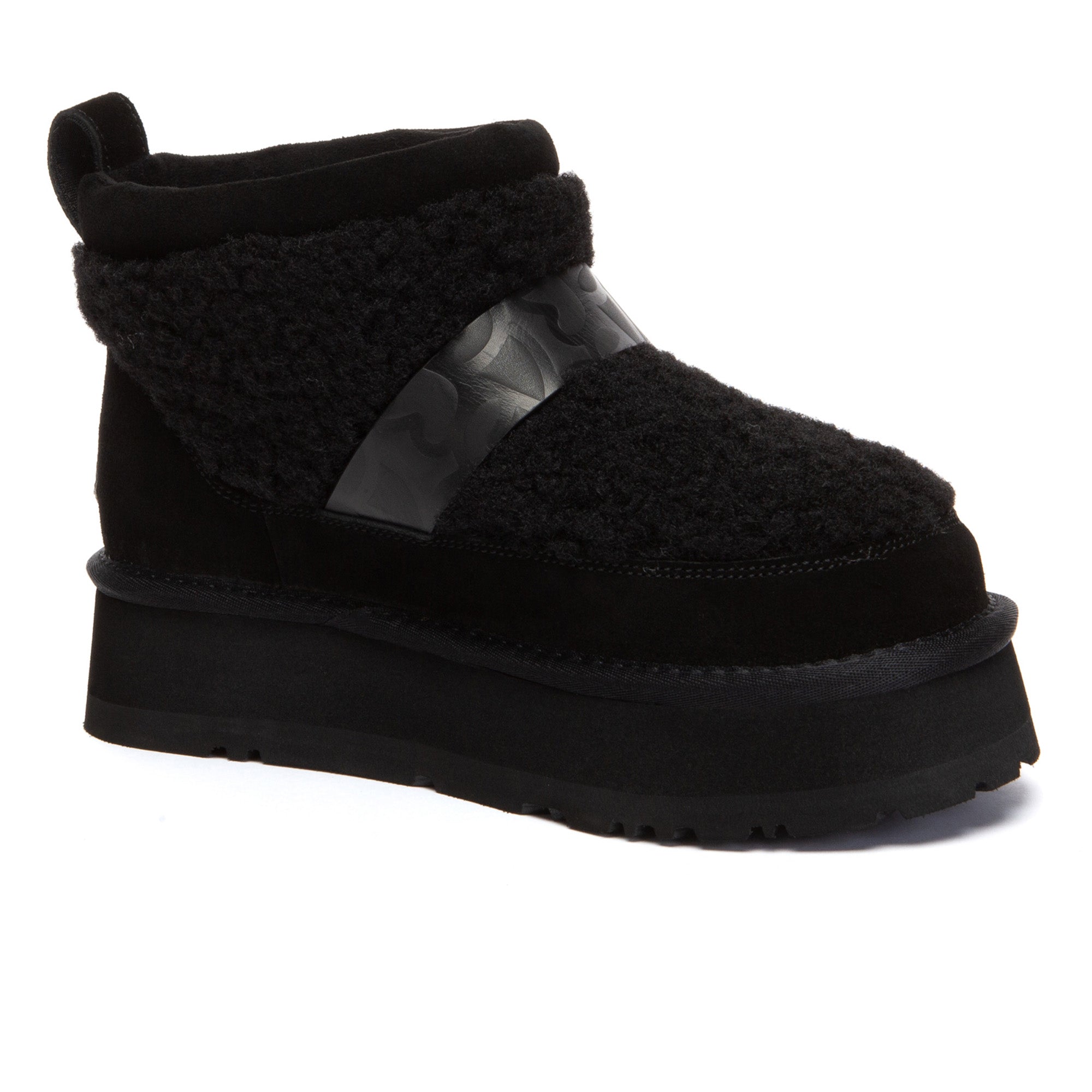 EverUgg Short Maphie UGG boots in tan with plush shearling lining and rugged rubber soles, showcasing cozy winter footwear.