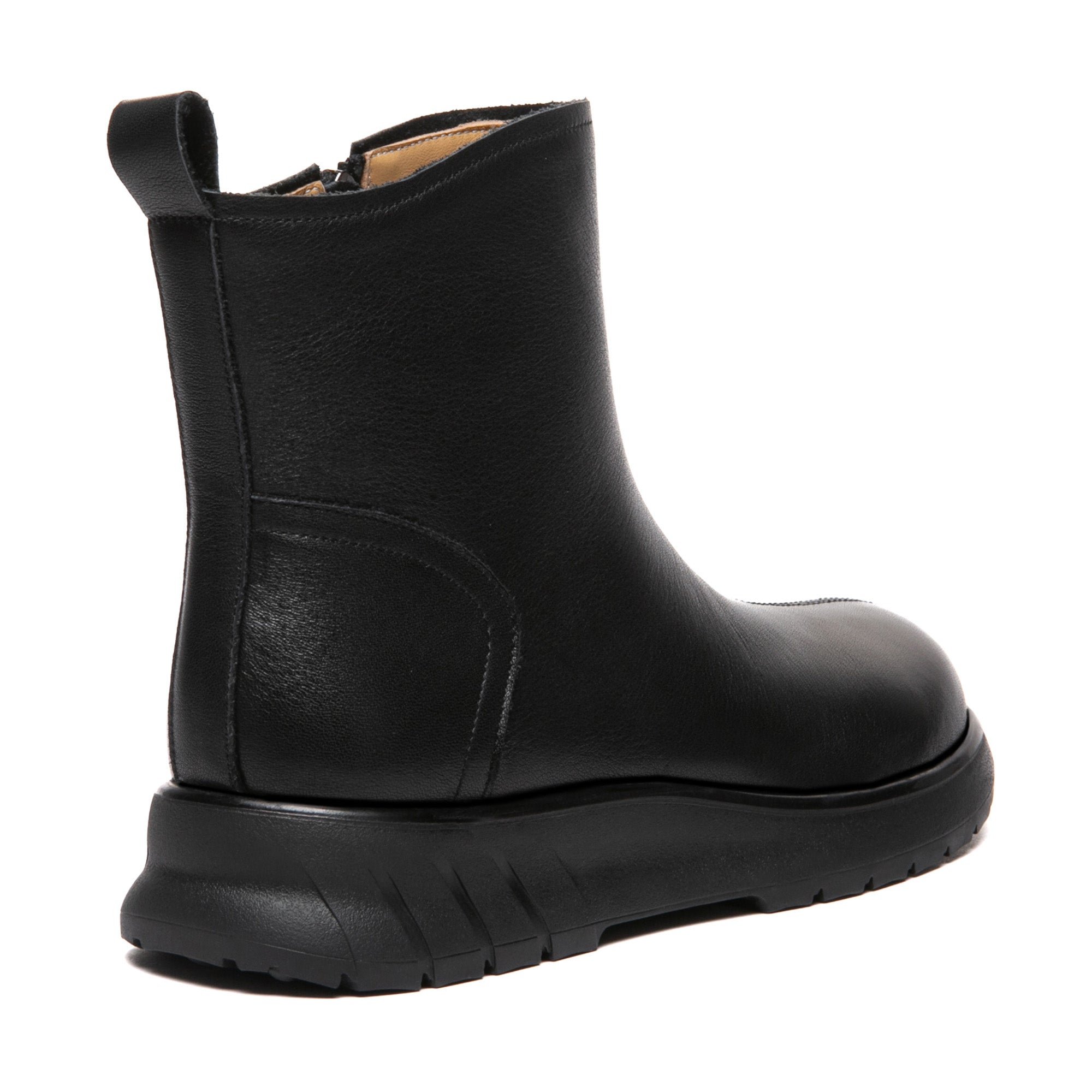 EverUgg Classic black leather UGG boots with smooth leather surface and sturdy sole, stylish and comfortable for everyday wear.