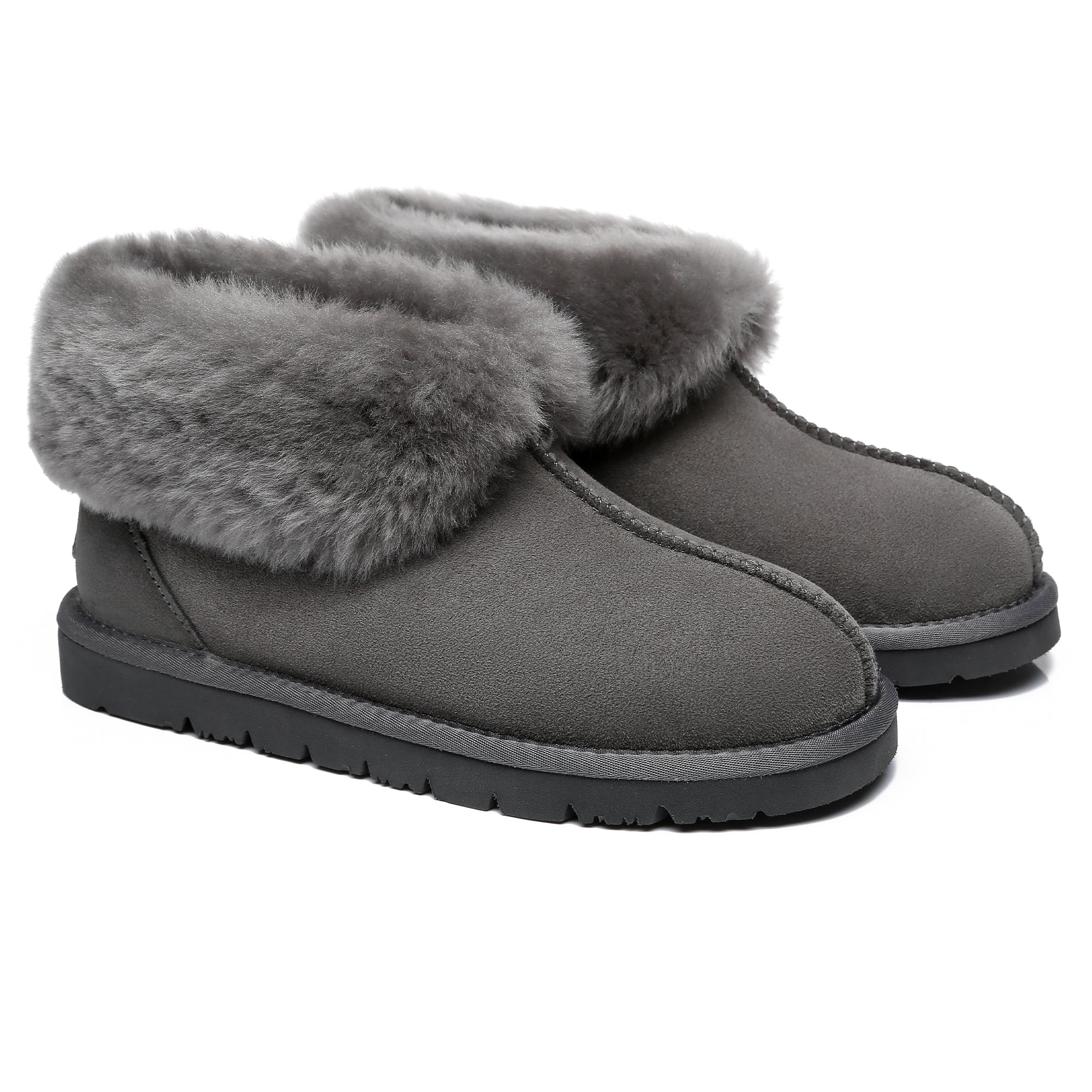 EverUgg Classic Mallow Sheepskin UGG slipper for women, with plush sheepskin lining and soft sole, designed for comfort and warmth.