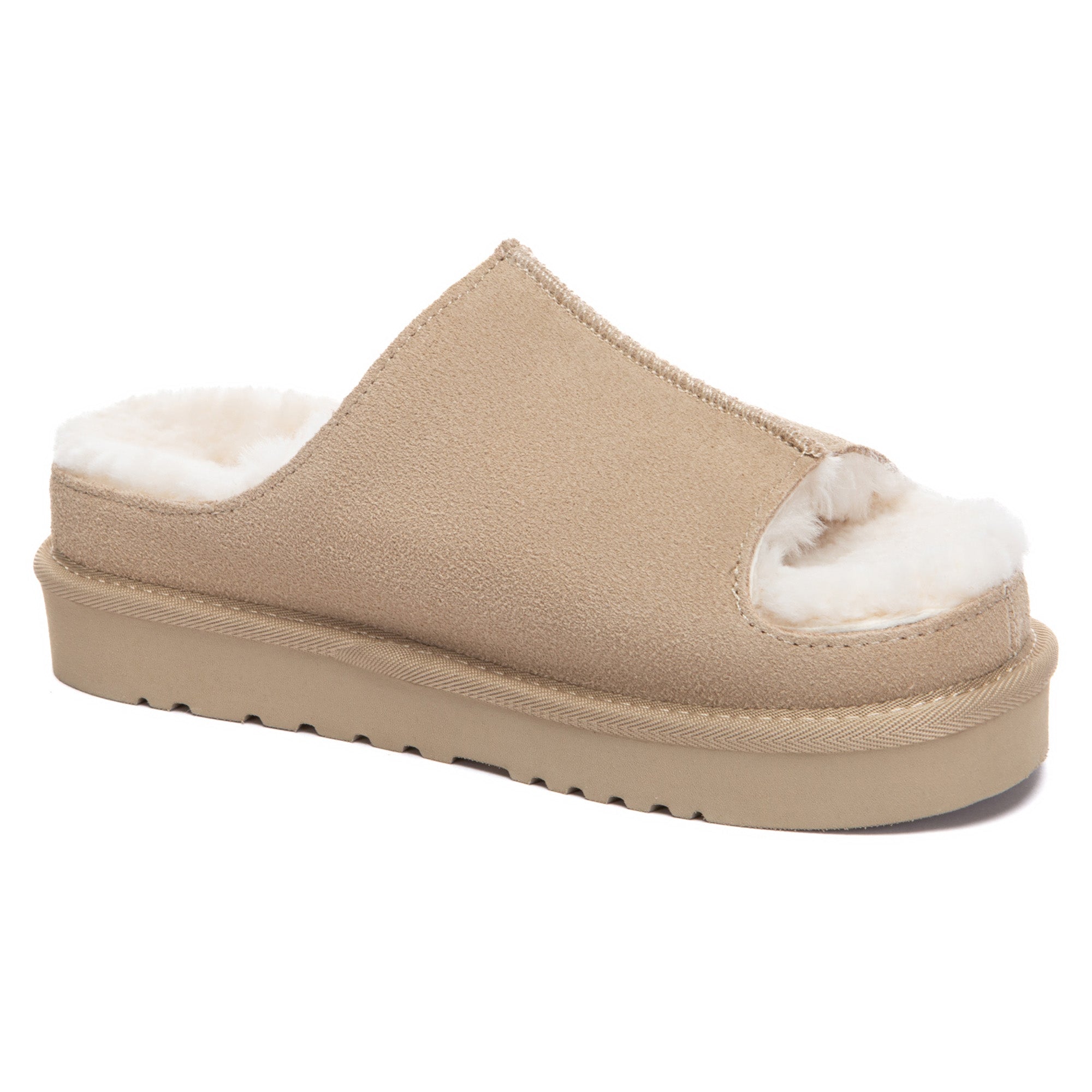 EverUgg Coulson Sheepskin UGG slippers with plush interior and cozy design, perfect for indoor comfort.