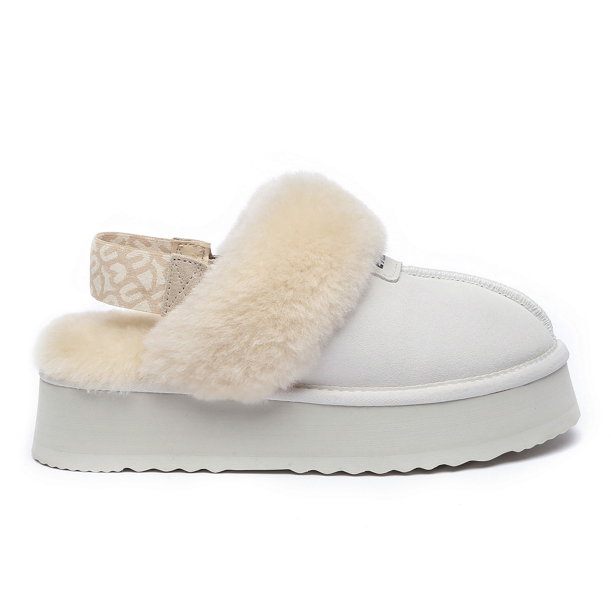 White EverUgg Kirra Platform slippers featuring a thick sole and cozy UGG-style design, perfect for casual comfort.