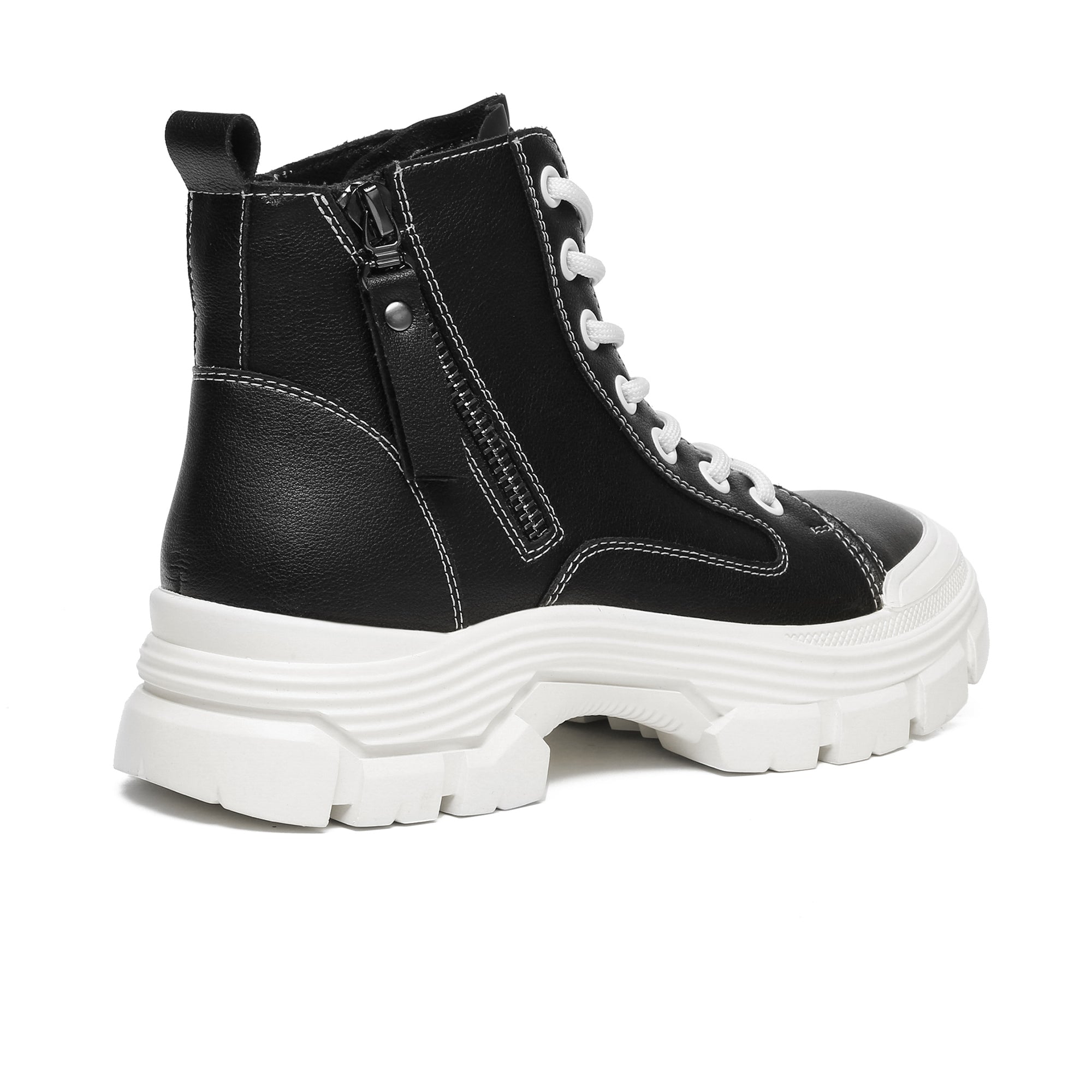 EverUgg leather lace-up chunky boots with zipper detail, stylish women’s sneakers featuring a rugged sole and modern design.
