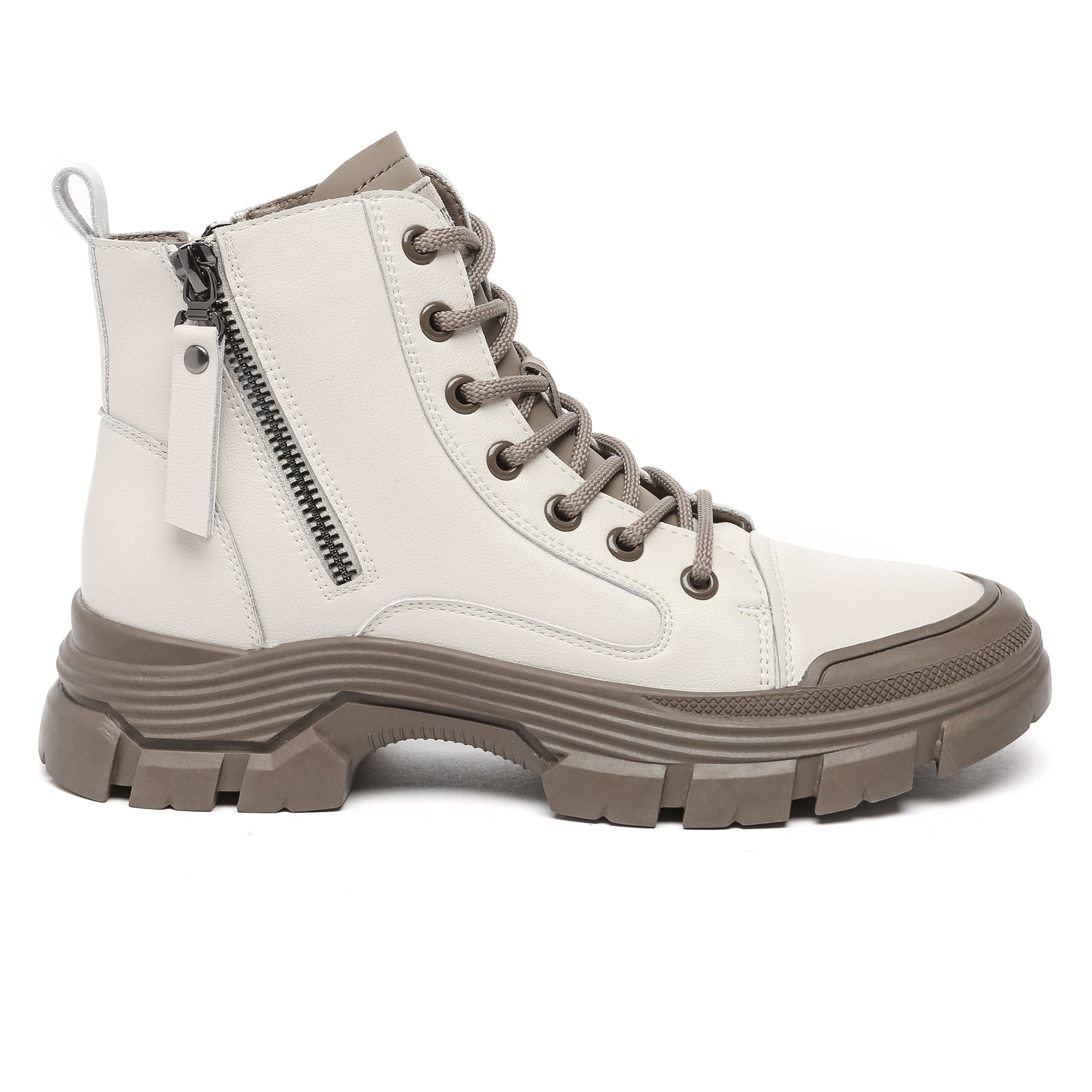 EverUgg leather lace-up chunky boots with zipper detail, stylish women's sneakers featuring a rugged design and chunky sole.