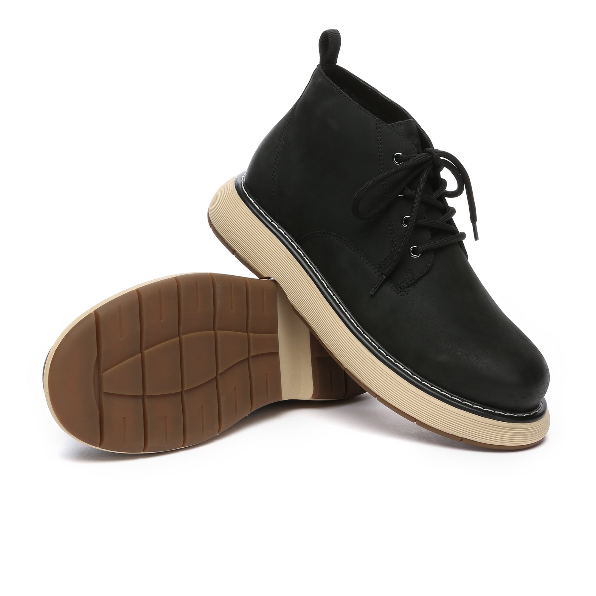 Men's premium casual leather shoes by EverUgg featuring a sleek design and smooth leather finish.