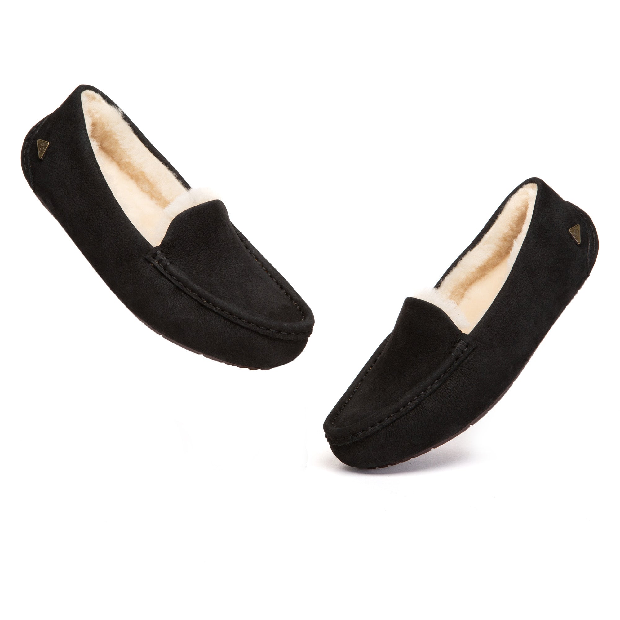 EverUgg Piele Moccasin slippers featuring soft leather and comfortable slip-on design, ideal for cozy indoor wear.