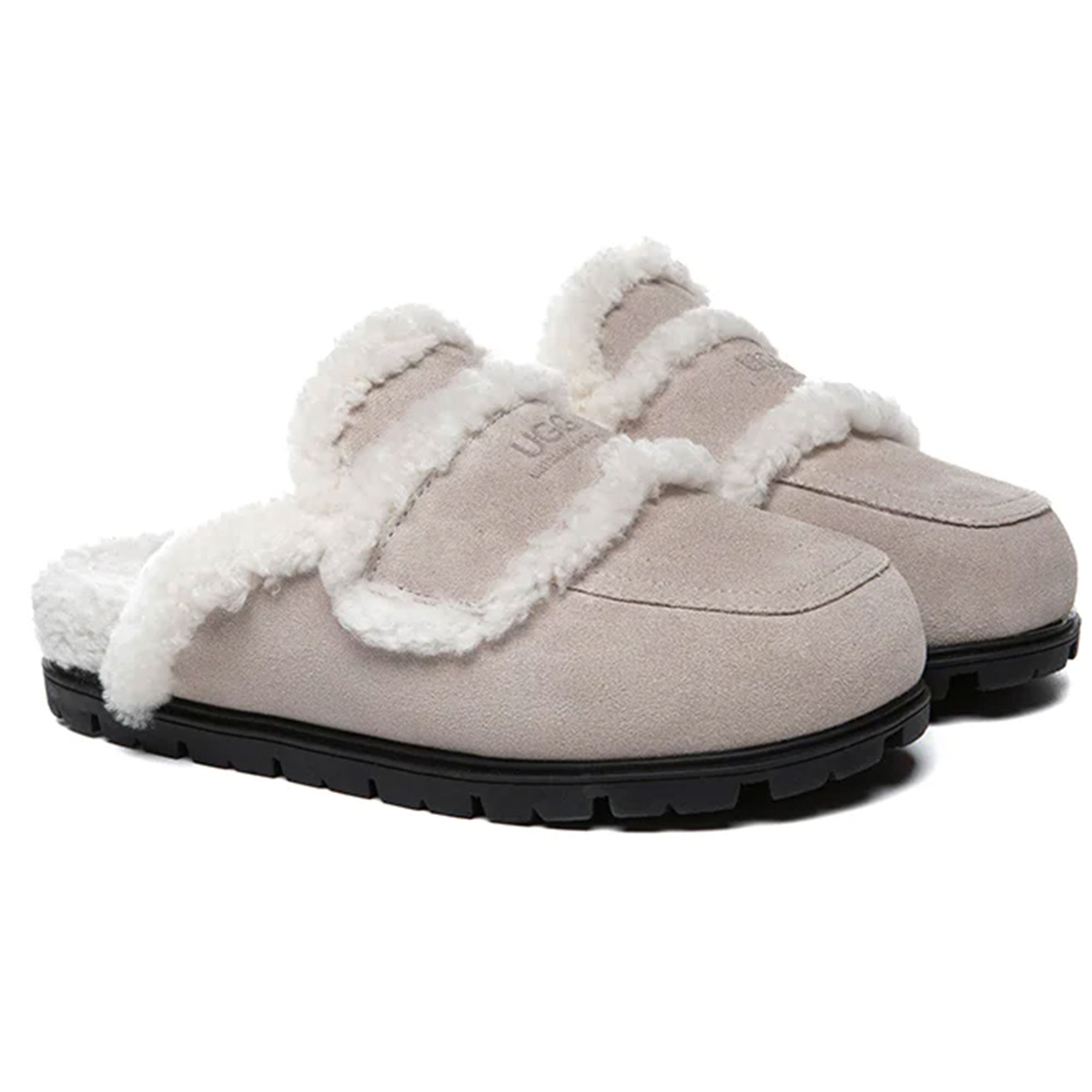 EverUgg Rome Shearling Premium UGG slippers, stylish sandals with cozy shearling lining and comfortable slip-on design.