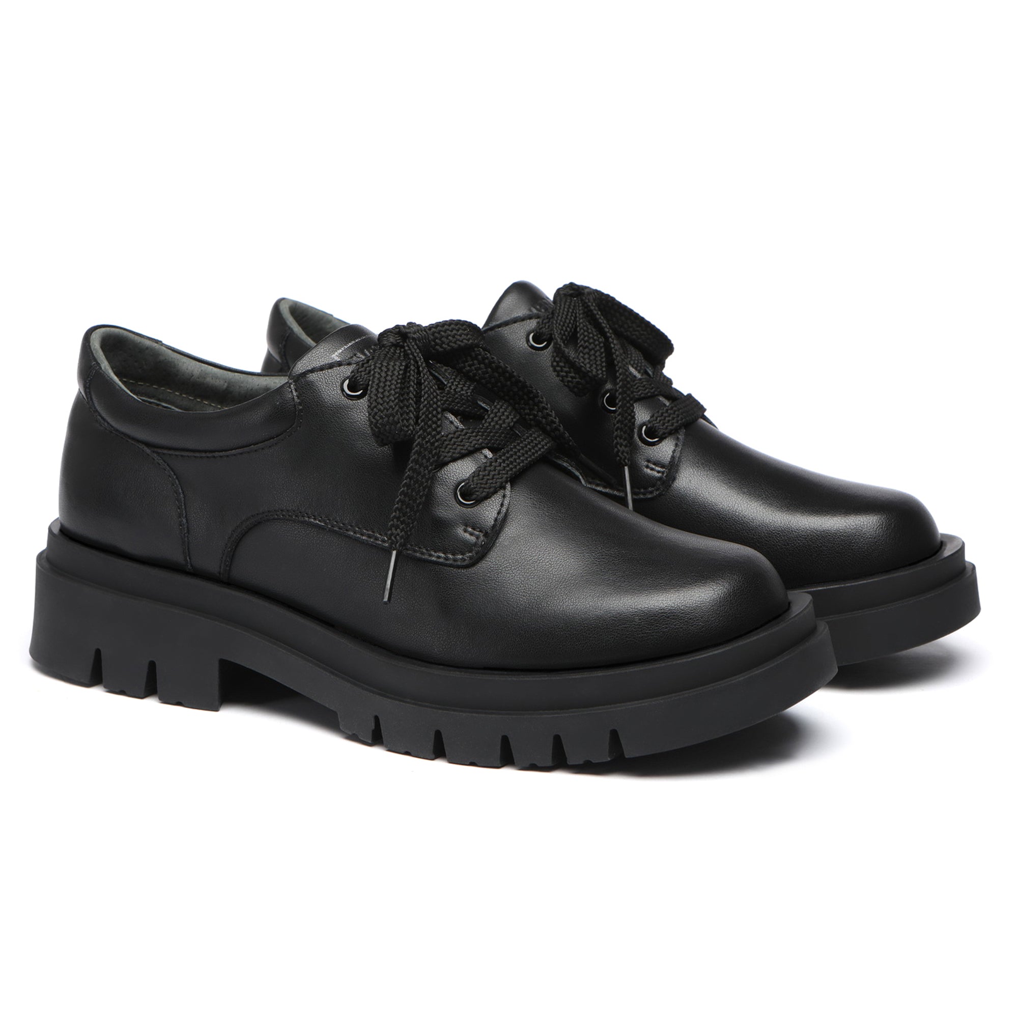 EverUgg senior lace-up school shoes for kids, black leather with sturdy soles and classic design for everyday school wear.