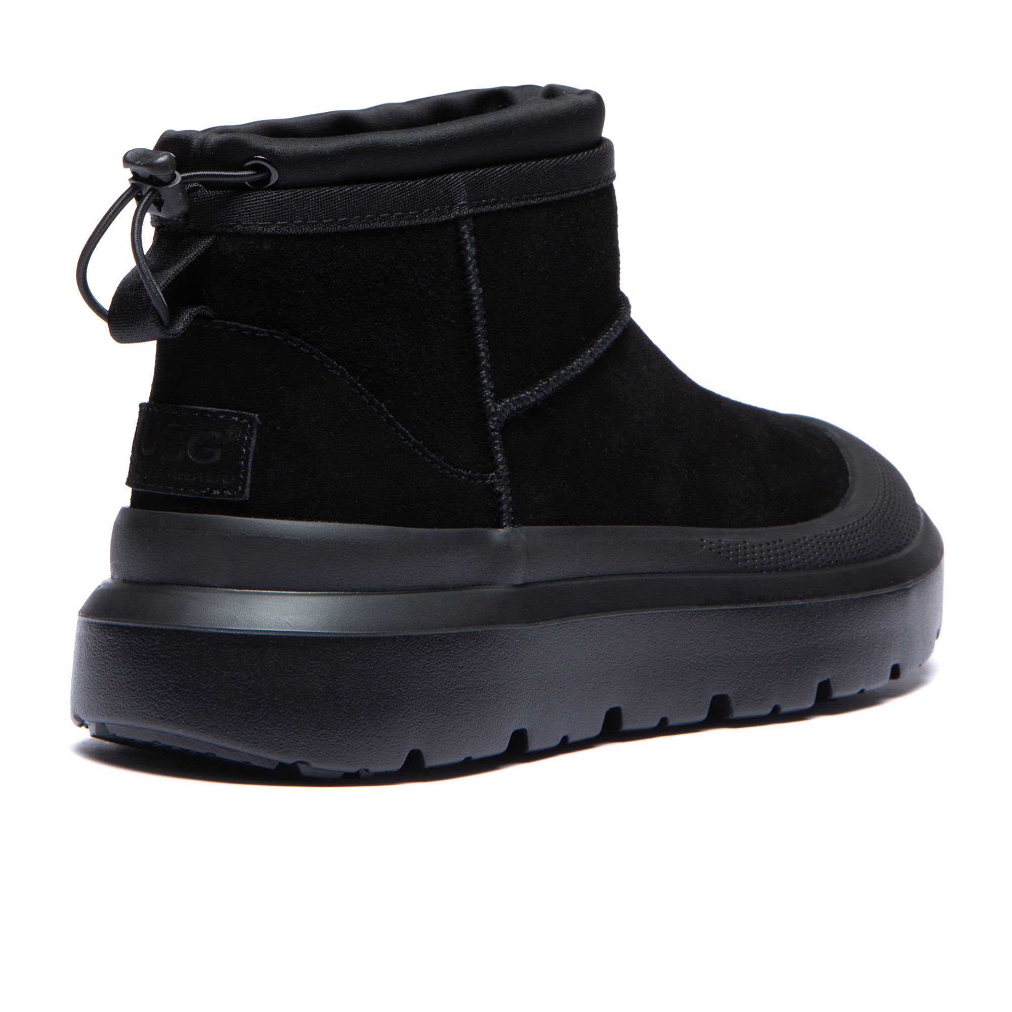EverUgg UGG outdoor mini classic platform boots II with suede upper and chunky outsole, stylish and durable for outdoor wear.