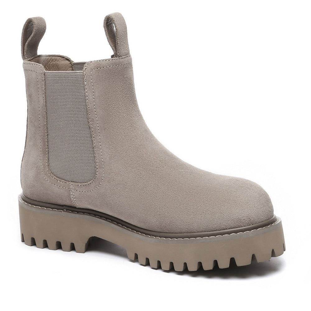 Women’s Chelsea Boots by EverUgg featuring a stylish design with a sleek silhouette and classic ankle height.