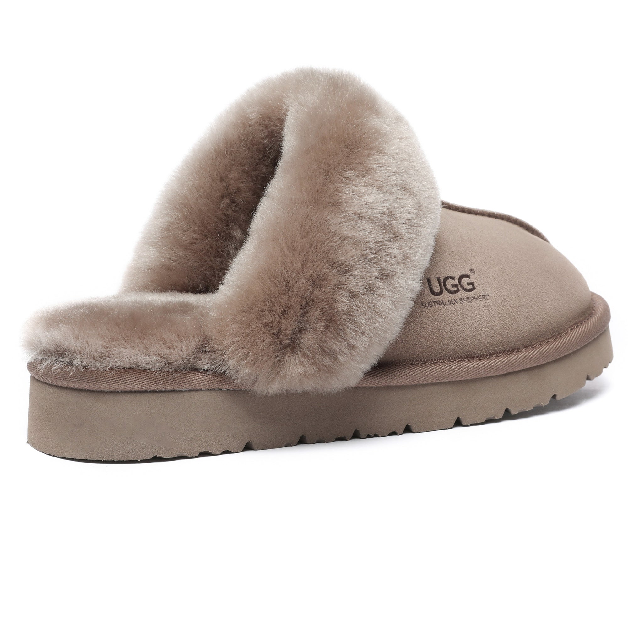 Comfortable women’s UGG slippers by EverUgg with plush lining and slip-on design, ideal for cozy indoor wear.