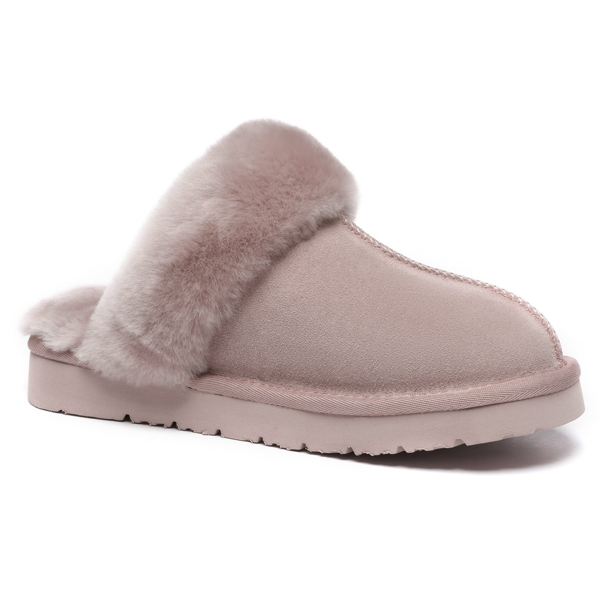 EverUgg premium women's UGG slippers featuring soft plush interior and cozy slip-on design for comfort and warmth.