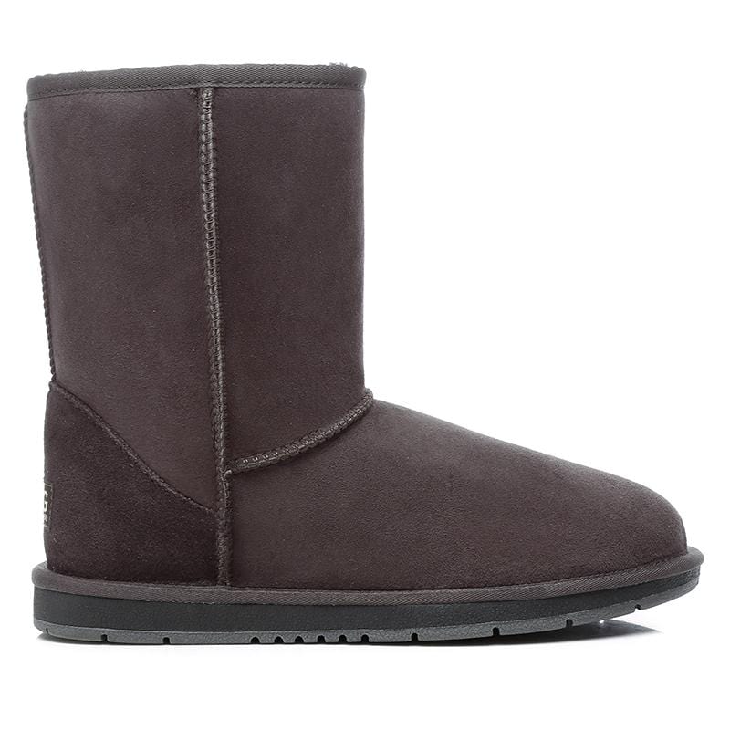 EverUgg short classic UGG boots for women, featuring soft sheepskin and cozy design with a flat sole and ankle height.