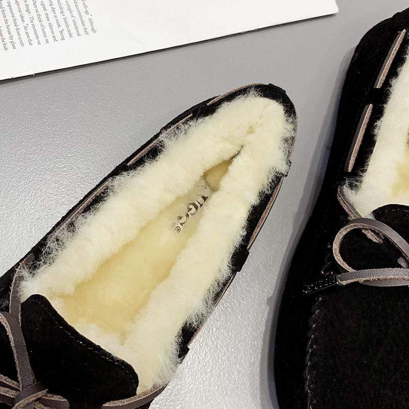 AuSnow UGG Ozsnow Premium Moccasin for women, cozy slippers with soft lining and durable suede exterior.