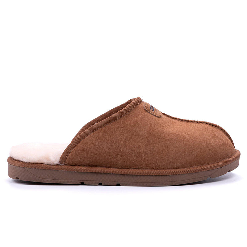 Roozee UGG Roozee men’s chestnut slip-on slippers with soft fur lining and sturdy sole, designed for comfort and casual wear.