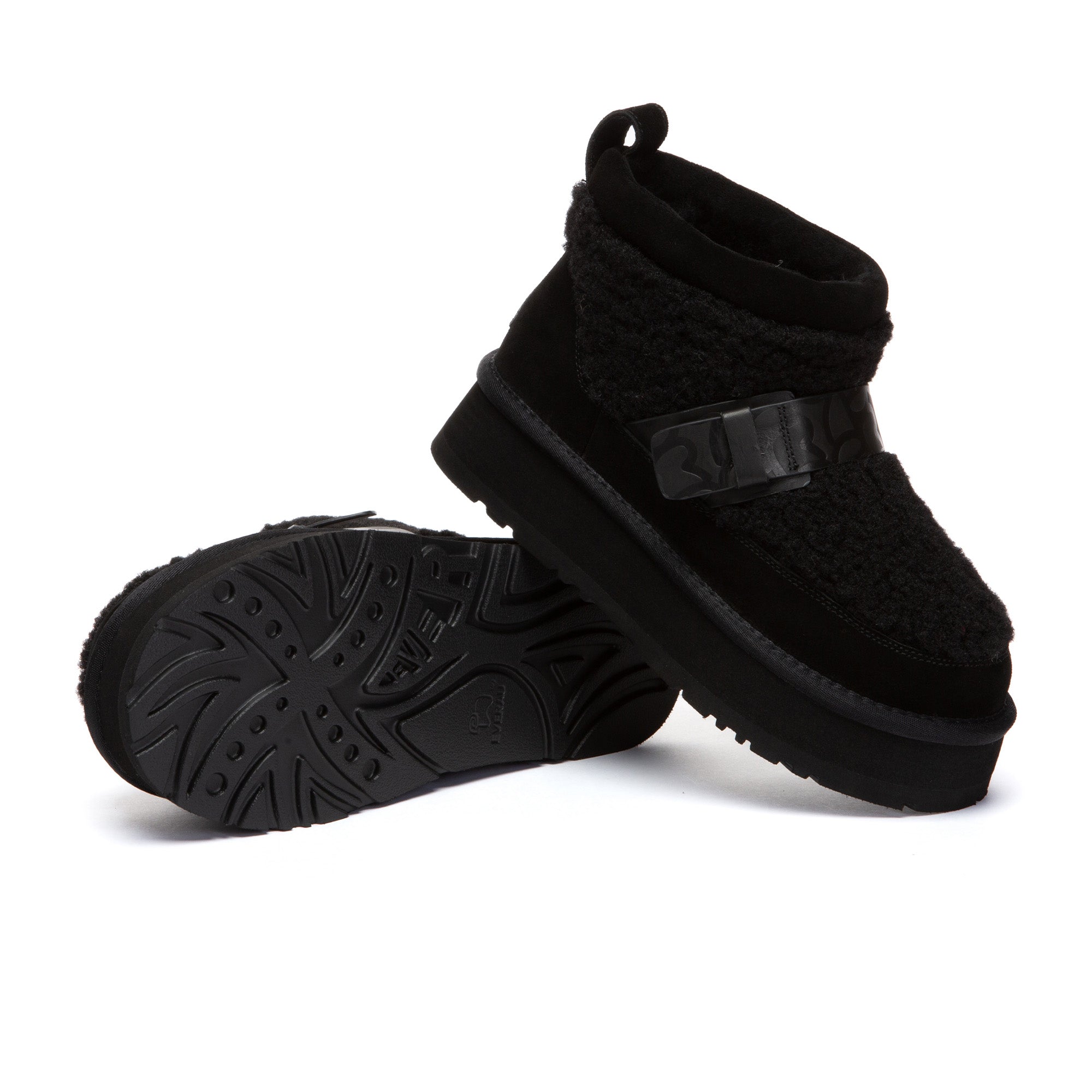 EverUgg Short Maphie UGG boots in classic style with soft, plush interior and durable suede exterior.