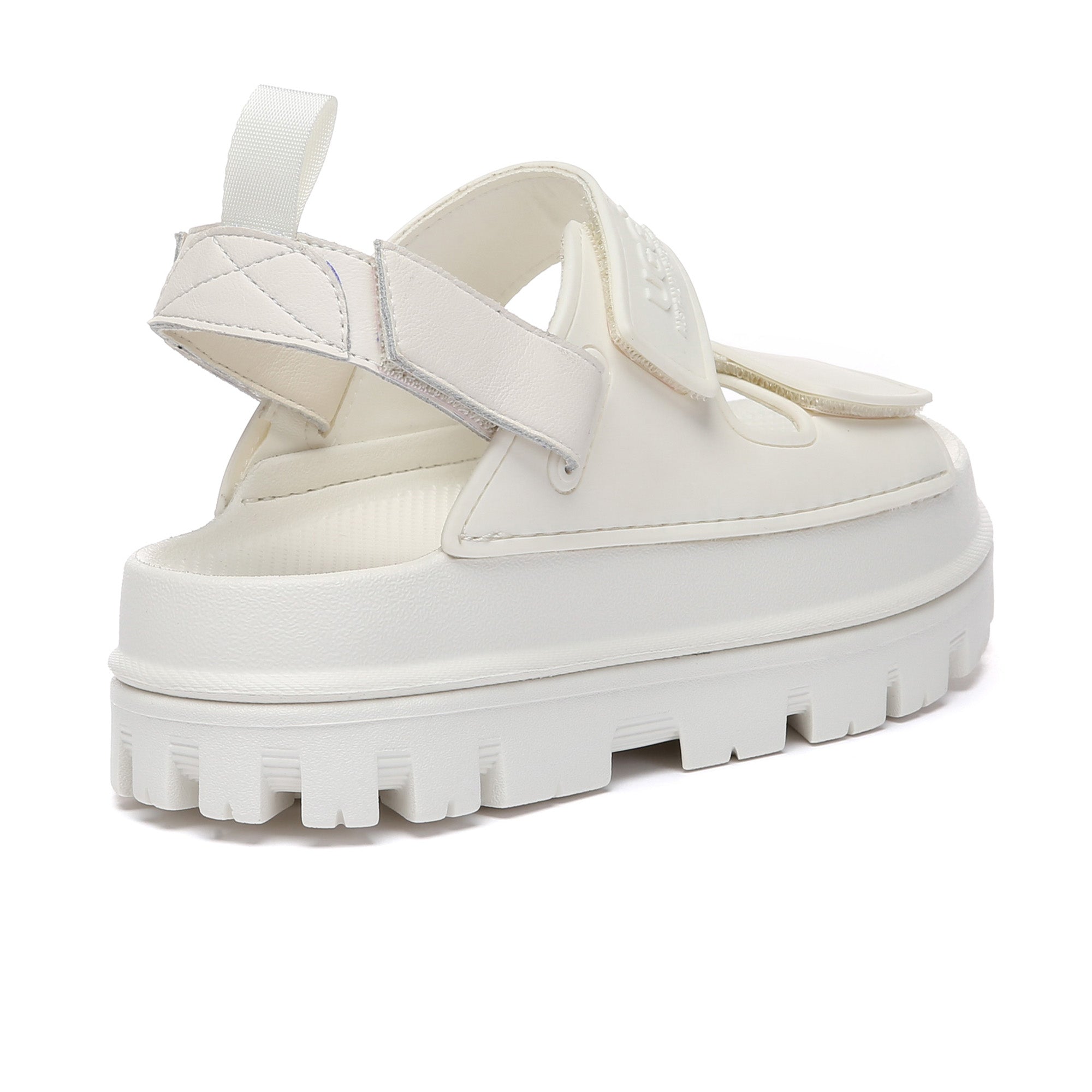 EverUgg Bea Chunky UGG platform sandals for women, featuring woven straps and a sturdy chunky sole.