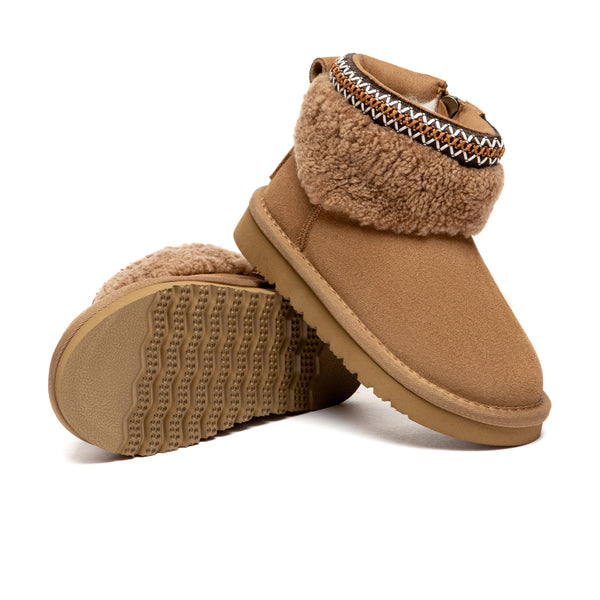 Kids' UGG boots with furry collar by EverUgg, featuring a cozy design and classic UGG style in soft, warm materials.