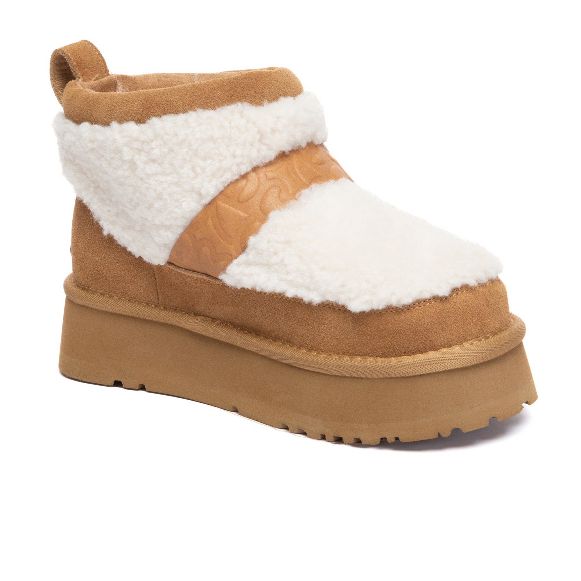 EverUgg Short Maphie UGG Boots in tan with plush faux fur lining and classic silhouette, perfect for cozy winter wear.
