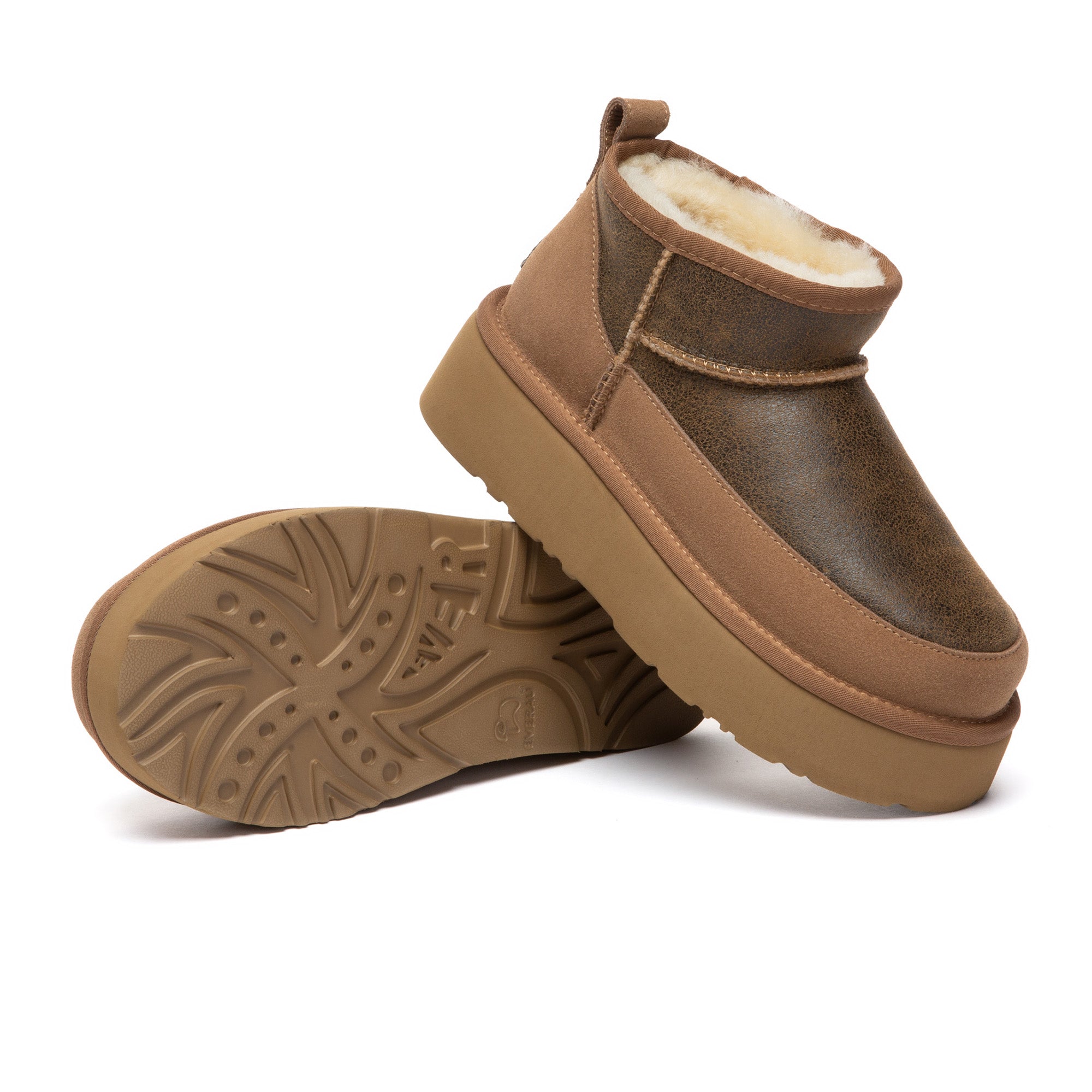 EverUgg Earlova UGG boots in classic shearling-lined suede, featuring a cozy, stylish design perfect for cold weather.