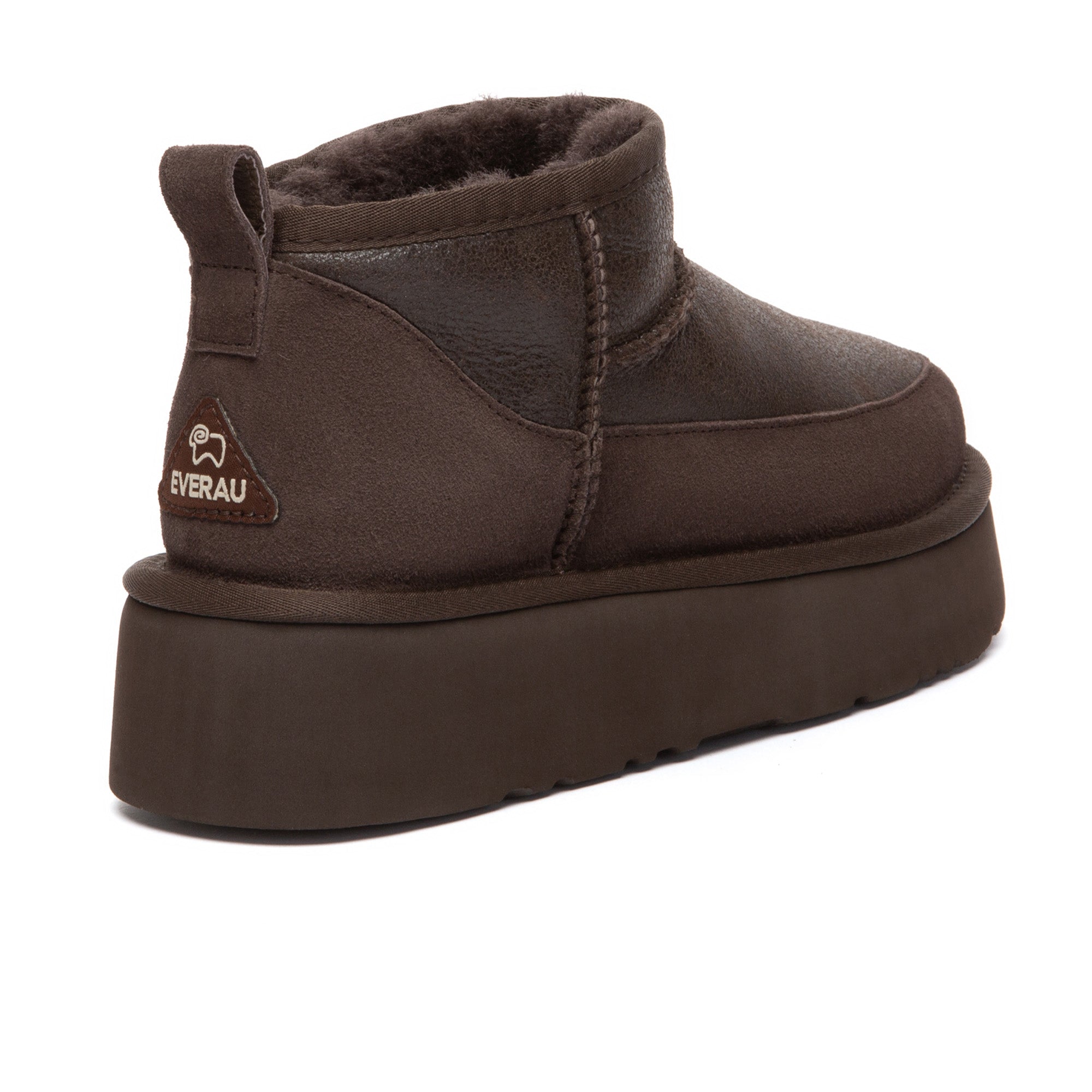 EverUgg Earlova UGG boots in taupe, featuring soft sheepskin lining and classic slip-on design, perfect for cozy winter wear.