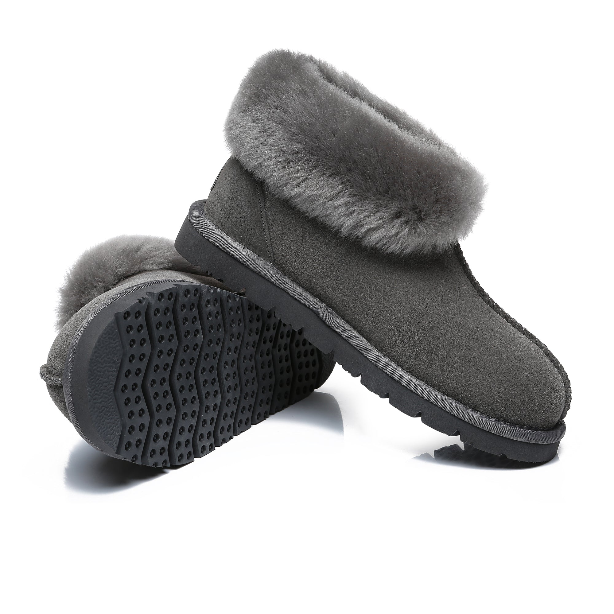 EverUgg Classic Mallow Sheepskin UGG slipper for women with plush sheepskin lining and cozy slip-on design.