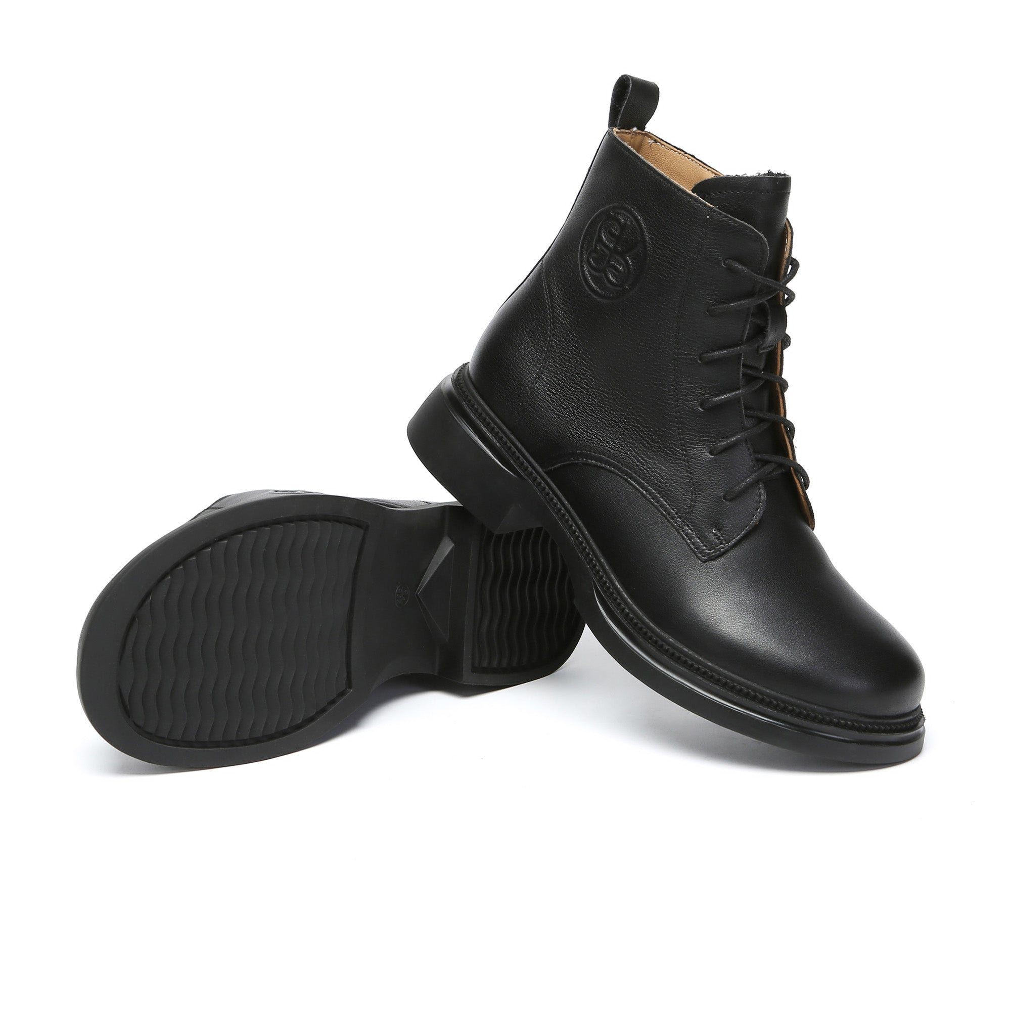 EverUgg Gabriela lace-up leather ankle boots with a stylish design and sturdy sole, perfect for casual or dressy outfits.