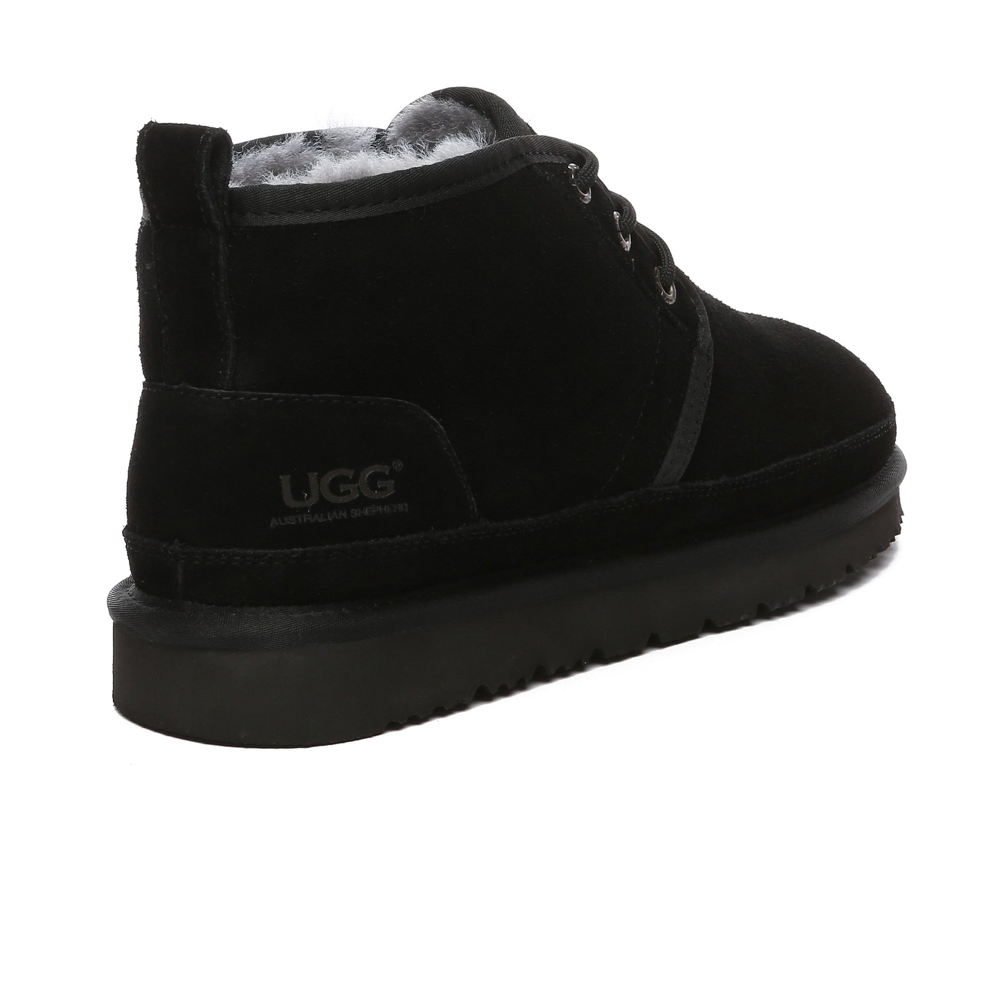 EverUgg Leo Men UGG ankle boots, close-up of stylish brown leather shoes with ankle height and rugged sole detail.