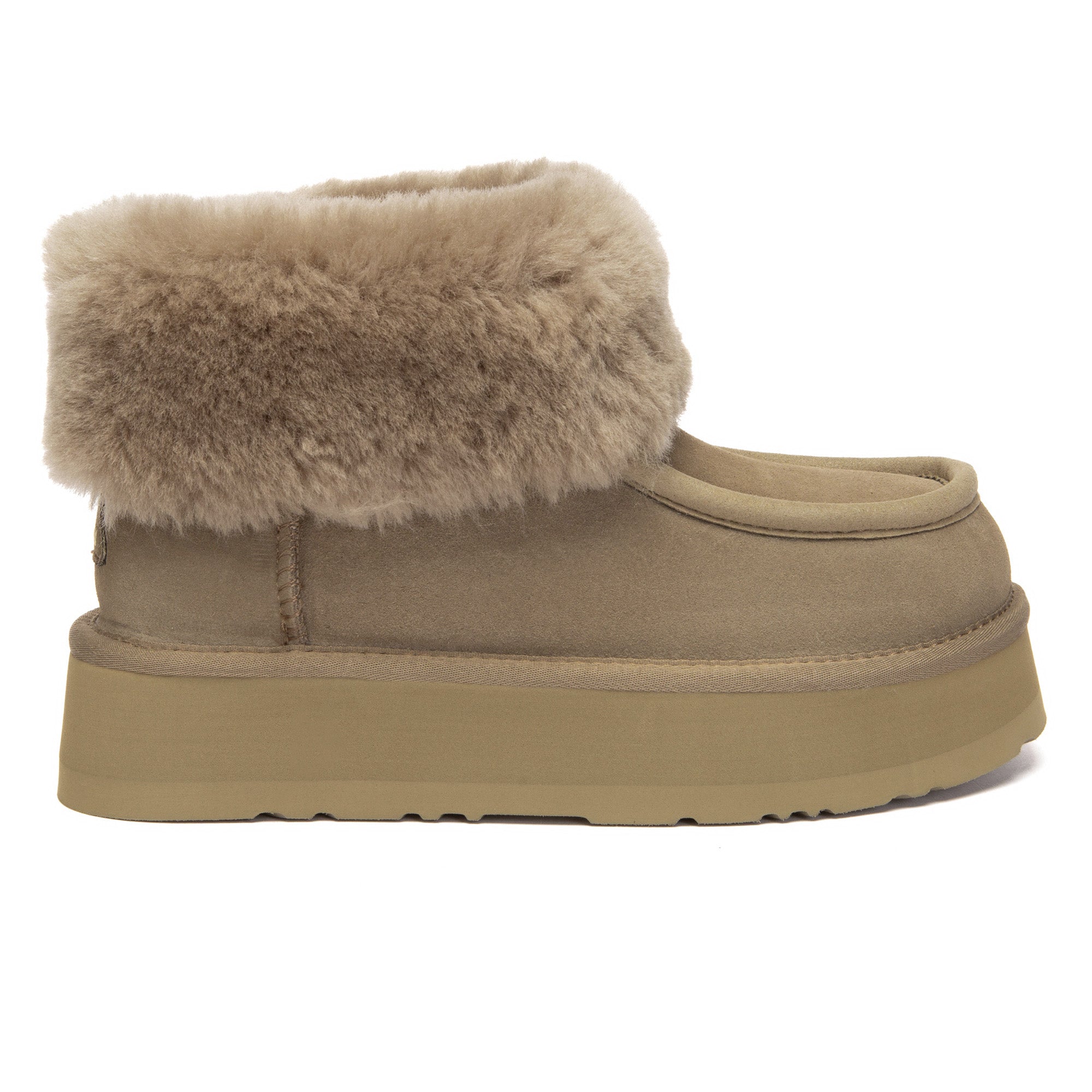 EverUgg Luffy ankle platform UGG slippers featuring soft UGG boots style and comfortable slip-on design.