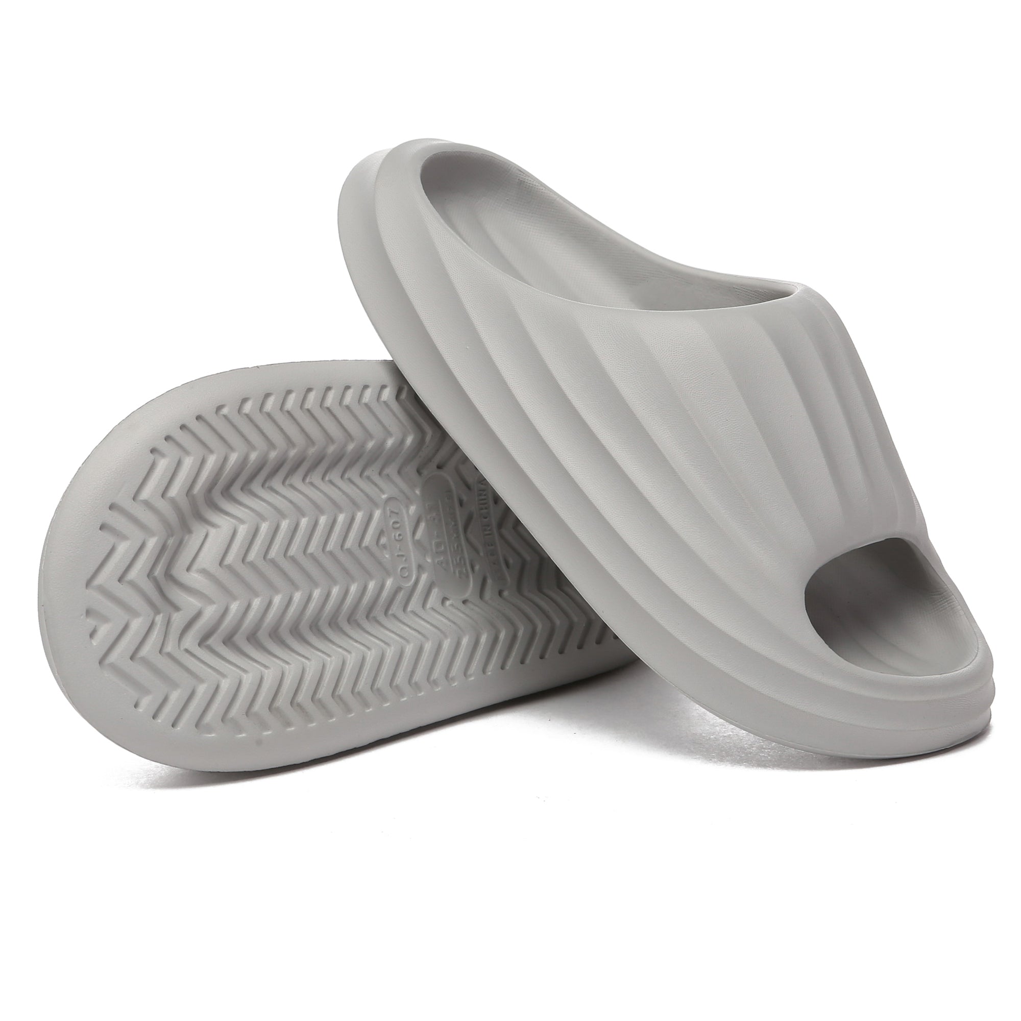 EverUgg men's comfy sandals with soft straps and cushioned soles, perfect for relaxed indoor or outdoor wear.