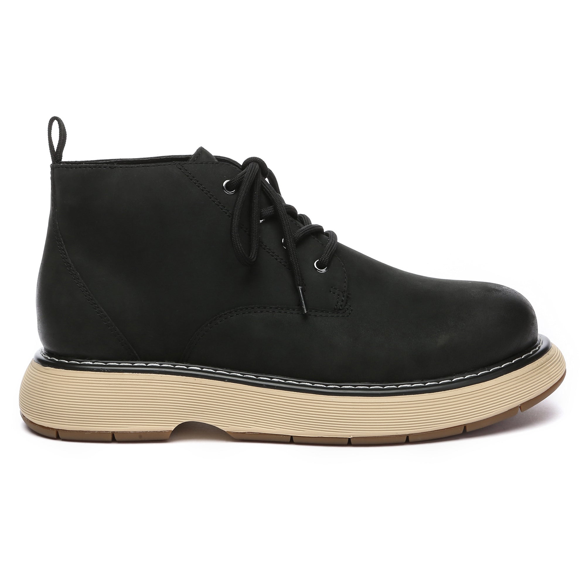 Men's premium casual leather shoes by EverUgg featuring sleek design and smooth leather exterior.