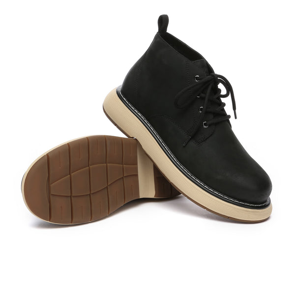 Men's premium casual leather shoes by EverUgg featuring a sleek design and smooth leather finish.