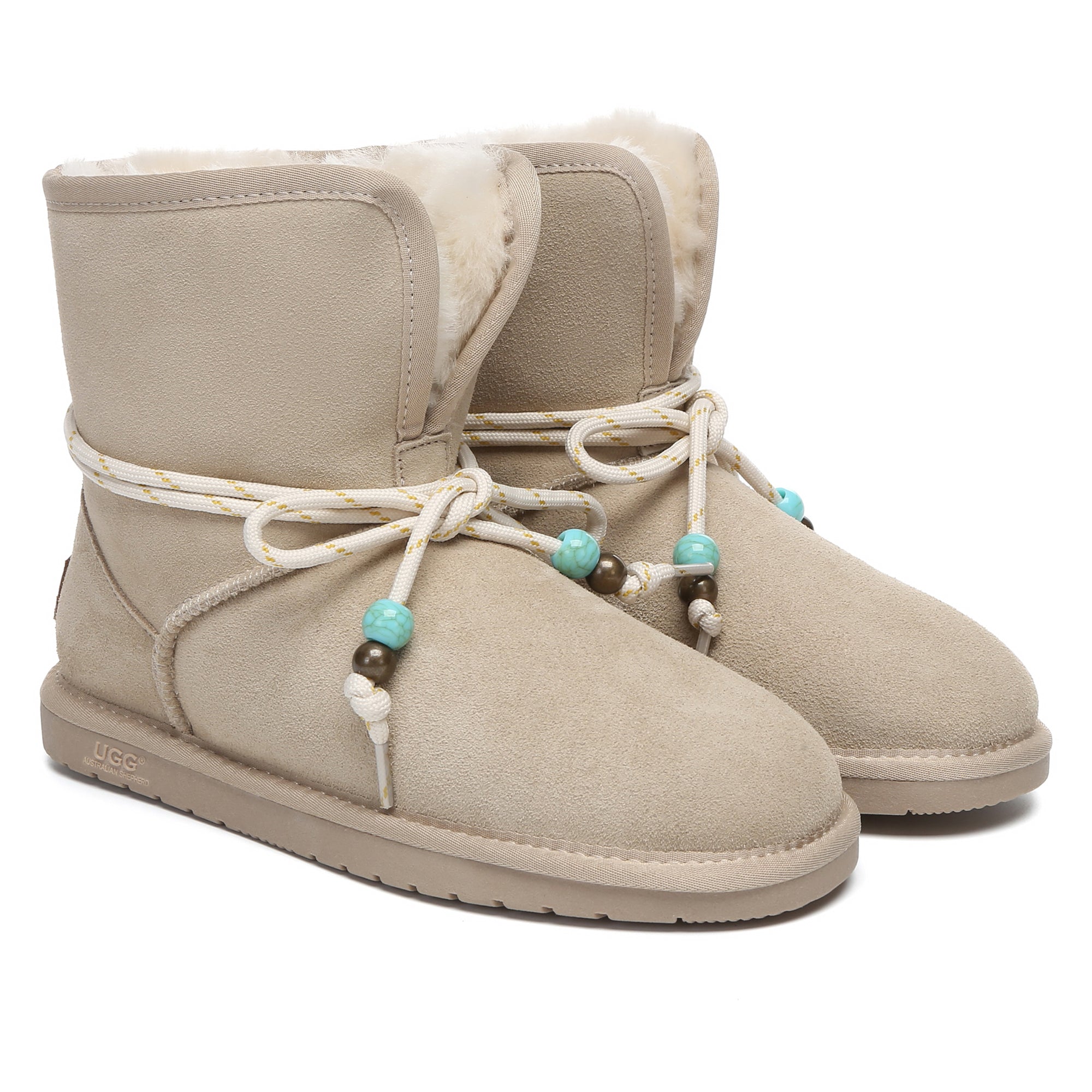 Mini foldable ankle UGG boots by EverUgg, stylish women’s fashion shoes with a compact foldable design and cozy exterior.