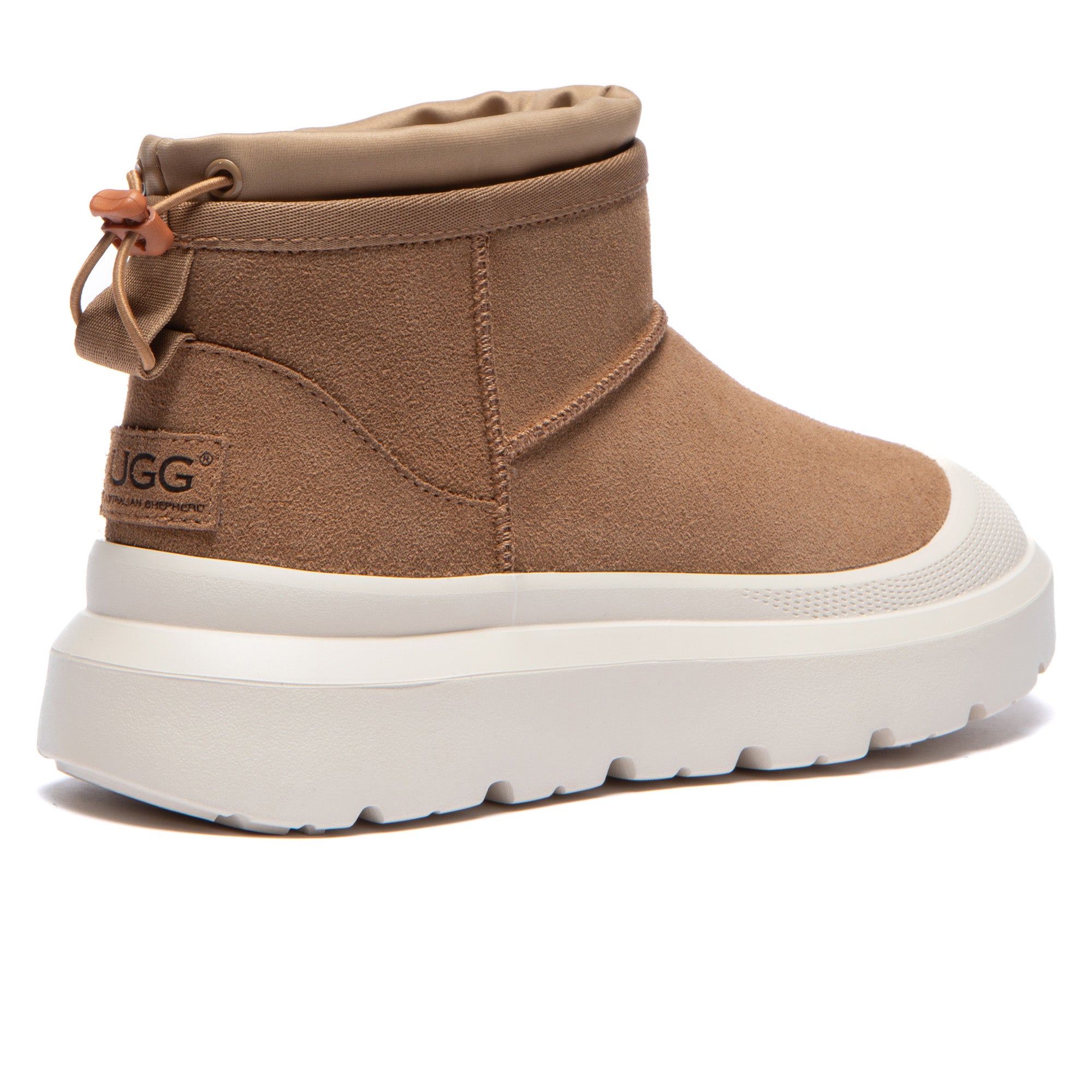 EverUgg UGG outdoor mini classic platform boots with suede exterior and rugged sole, perfect for casual outdoor wear.