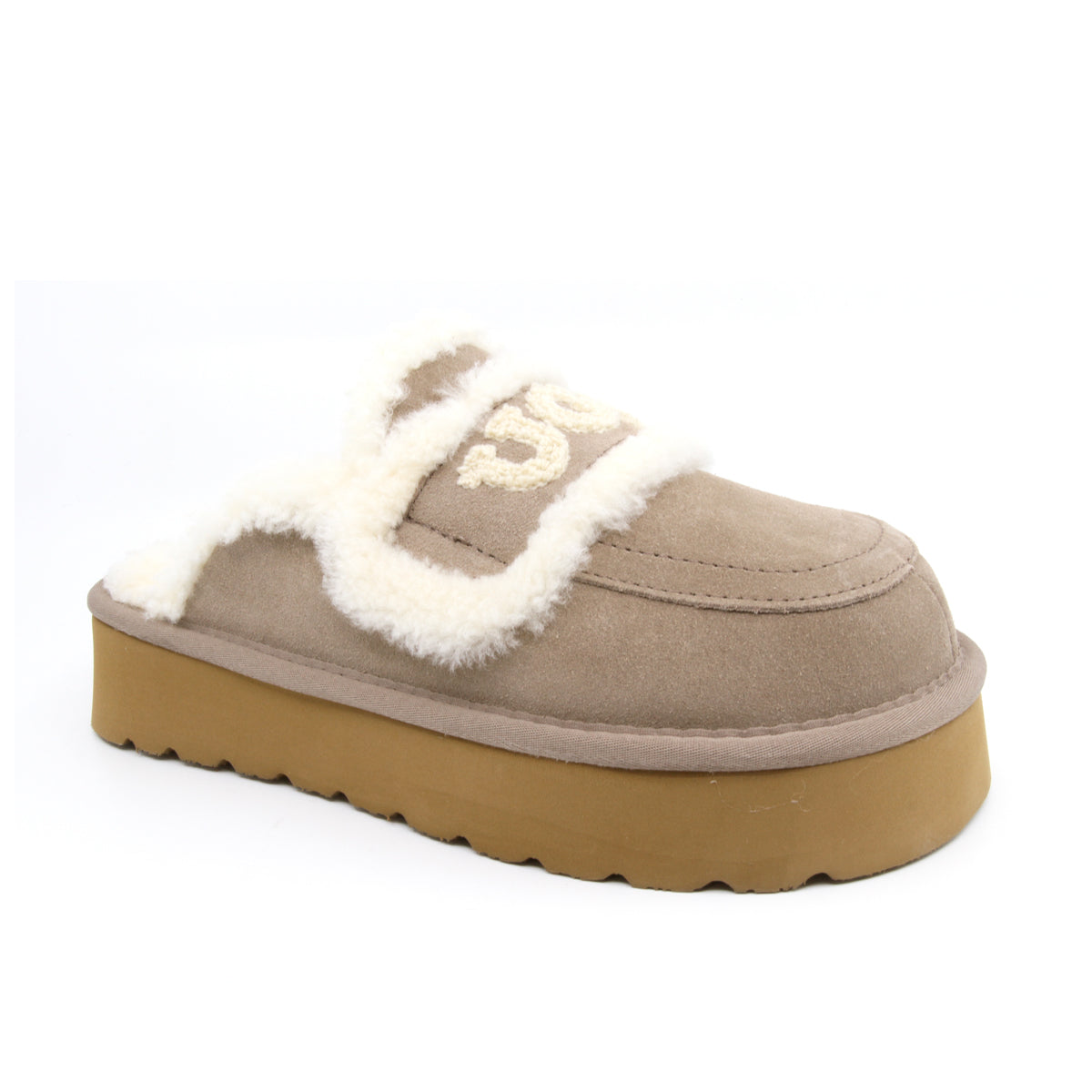 Auzland brown shearling platform slippers for women with cozy shearling lining and chunky sole, stylish and comfortable UGG-style shoes.