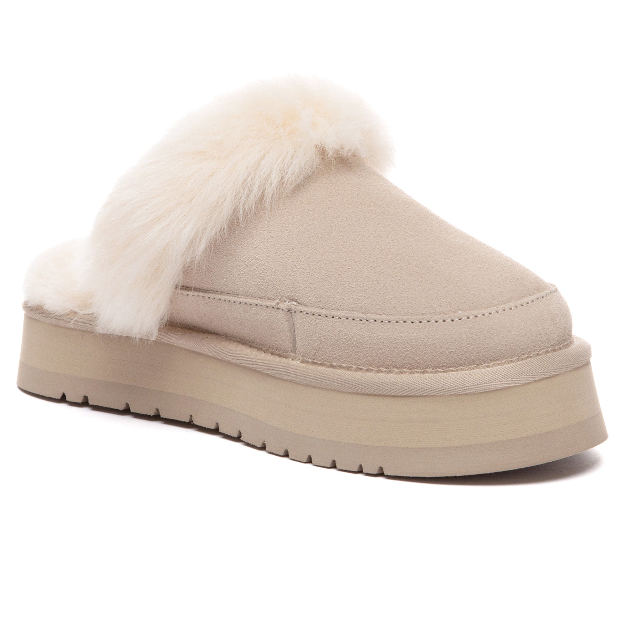 EverUgg ultra fluffy platform slippers with plush interior and thick soles, designed for cozy comfort and stylish loungewear.