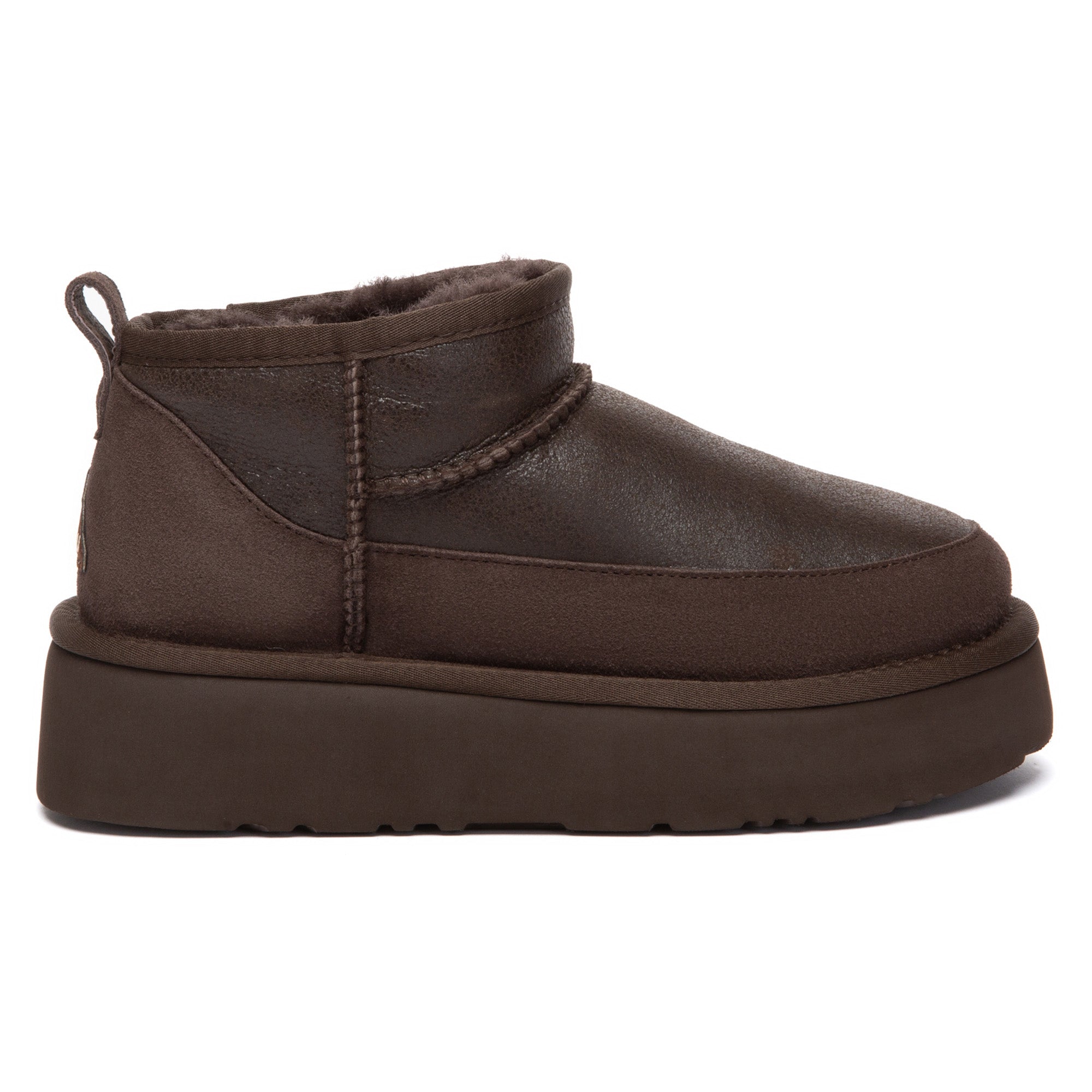 EverUgg Earlova UGG boots in classic style, featuring plush sheepskin lining and durable suede exterior for cozy winter wear.