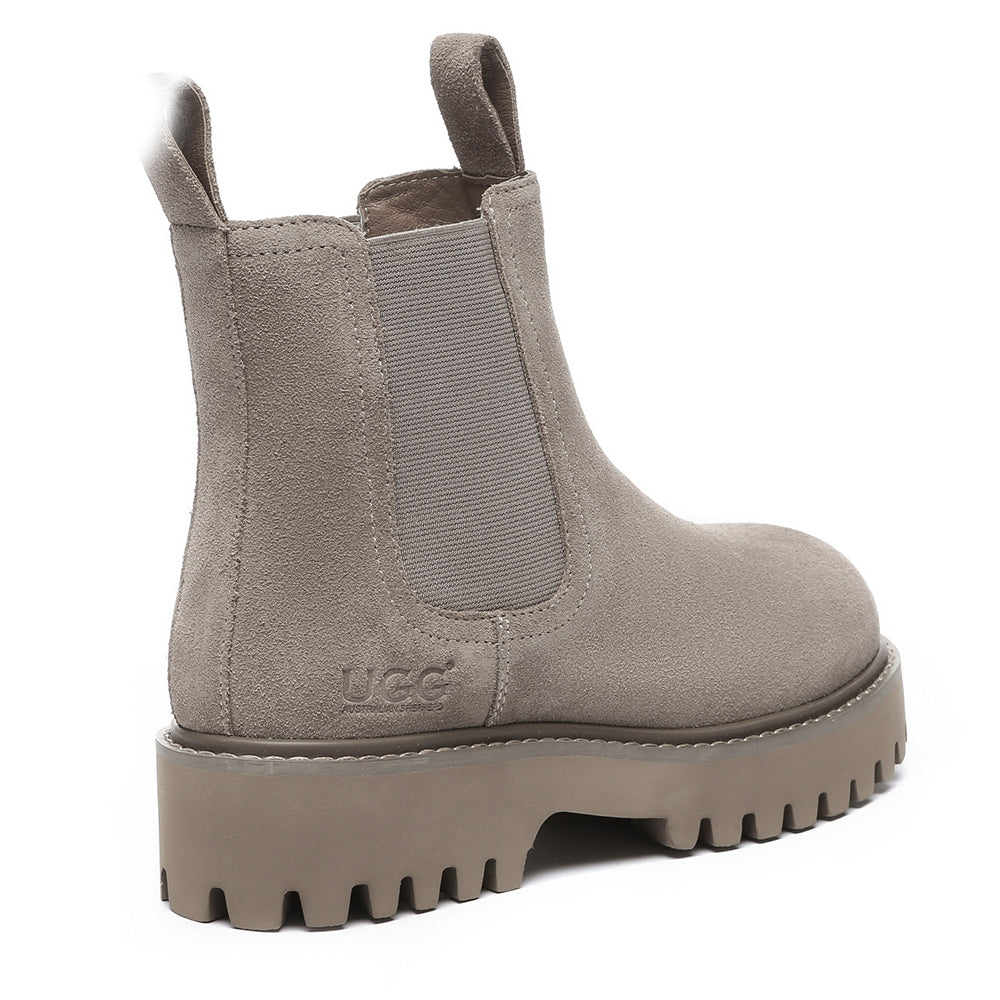 Women’s EverUgg Chelsea Boots in caramel leather with elastic side panels and sturdy soles, stylish and comfortable footwear.