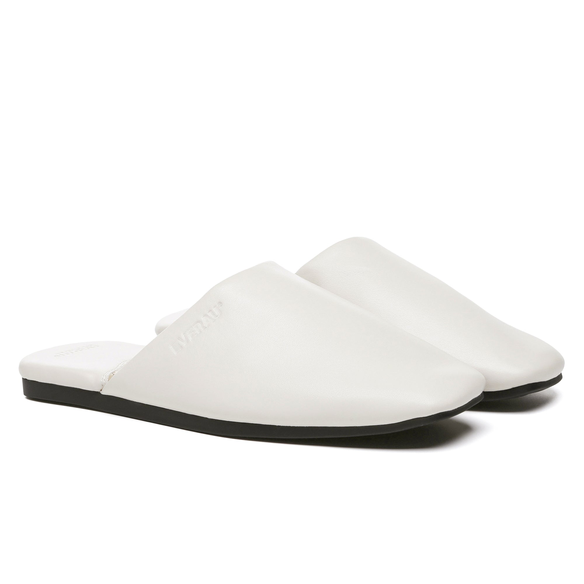 Women’s leather mules flats by EverUgg, stylish slip-on shoes with a smooth leather finish and comfortable flat sole.