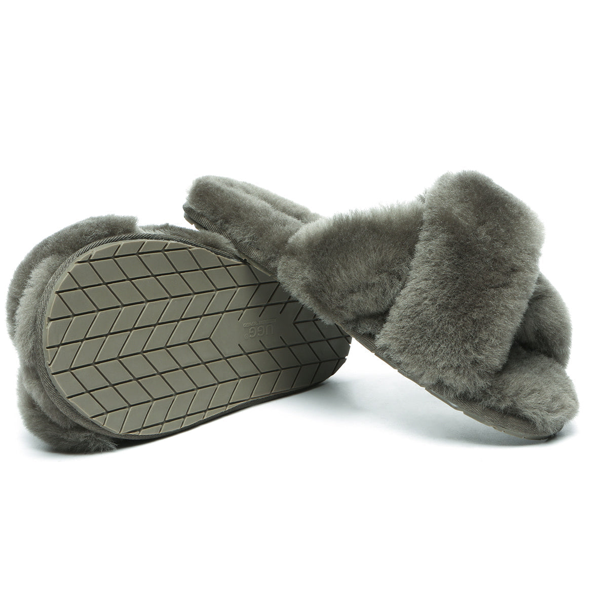 EverUgg Premium Cross Fluff Slides for women, featuring soft, plush cross-fluff design and open-toe slip-on style.