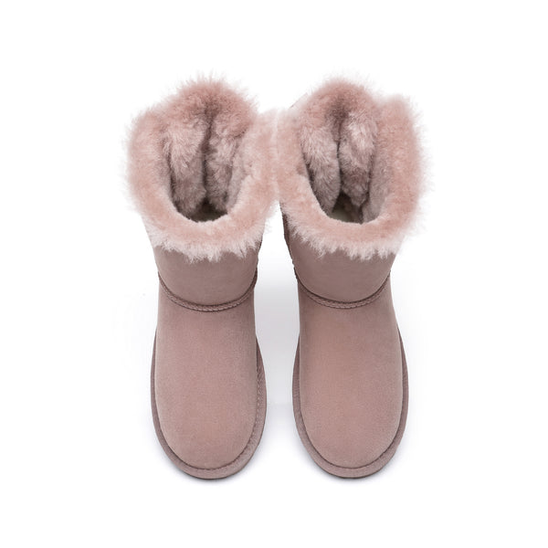 Pink EverUgg Short Double Bow Women’s fashion UGG boots with stylish bows and cozy sheepskin lining.