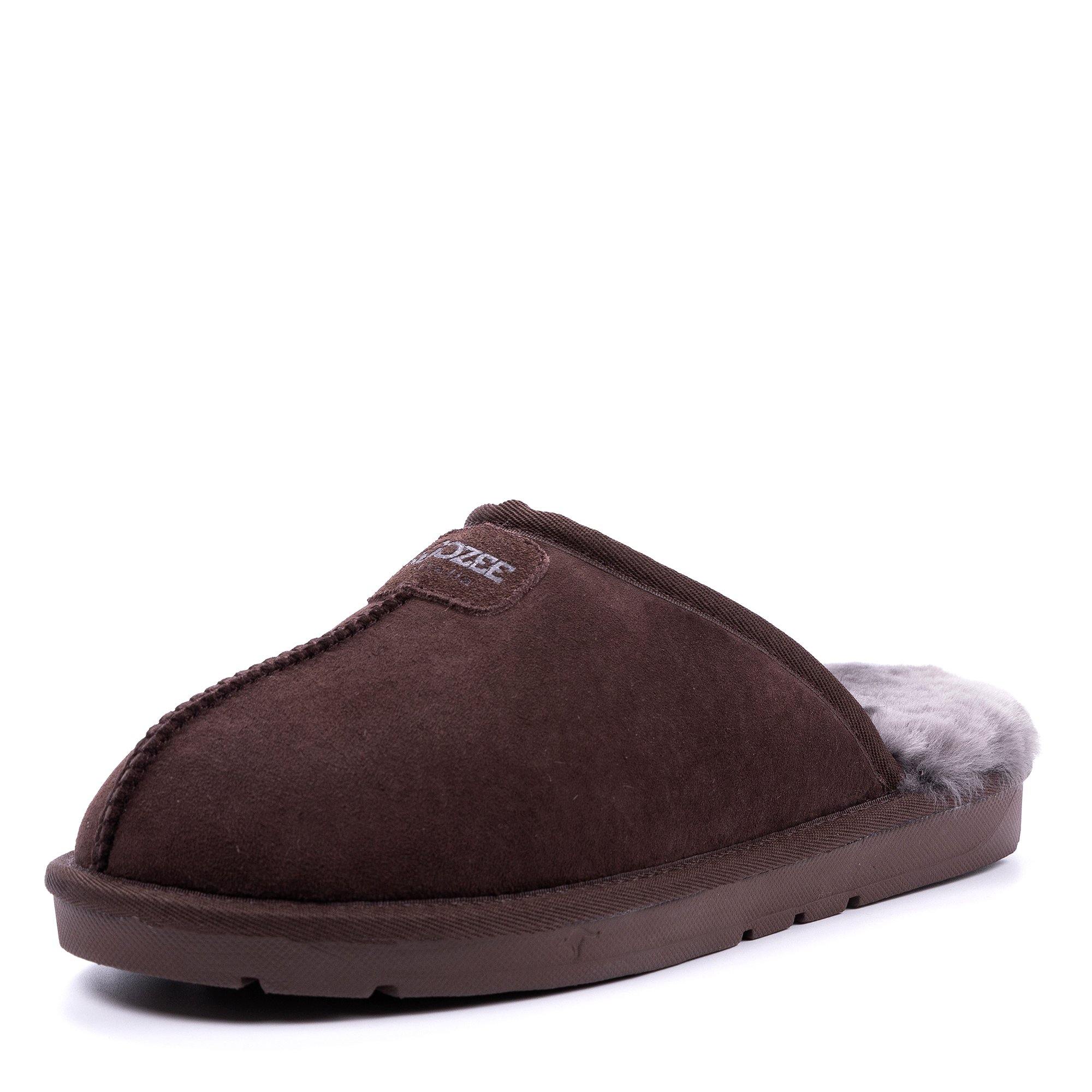 Roozee Men’s UGG Roozee scuff slippers in chocolate brown with soft interior and slip-on design for comfortable wear