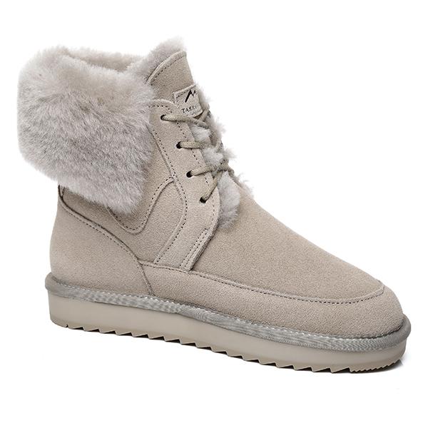 EverUgg winter fashion lace-up boots for women, stylish black shoes with rugged soles and cozy lining for cold weather.